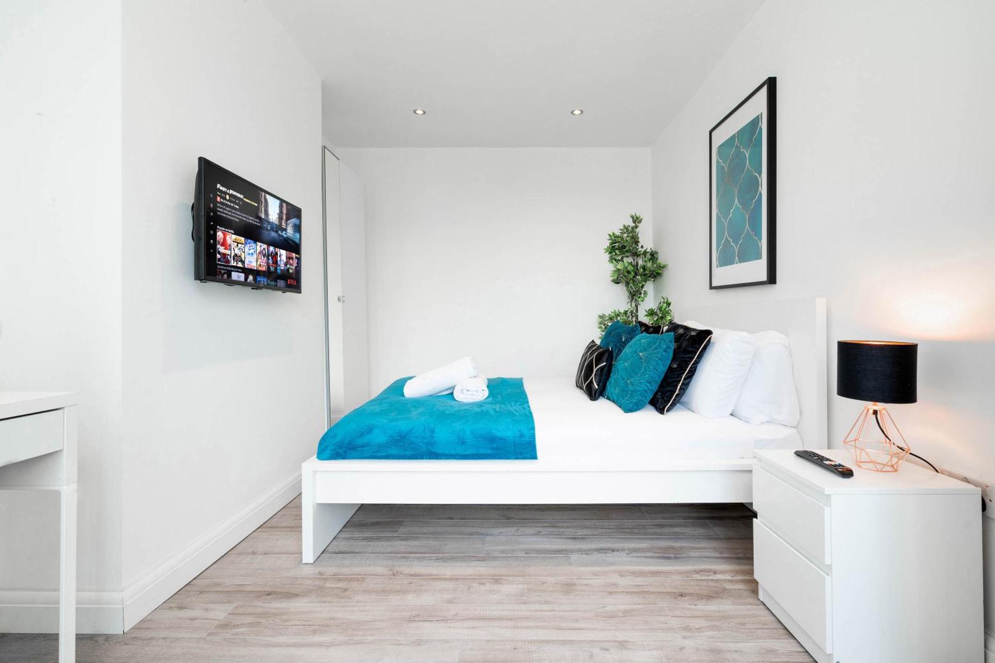 4 Bedroom House - Parking & Garden - Smart Tvs - Netflix - Wifi - Top Rated - 22Cg برمنغهام المظهر الخارجي الصورة