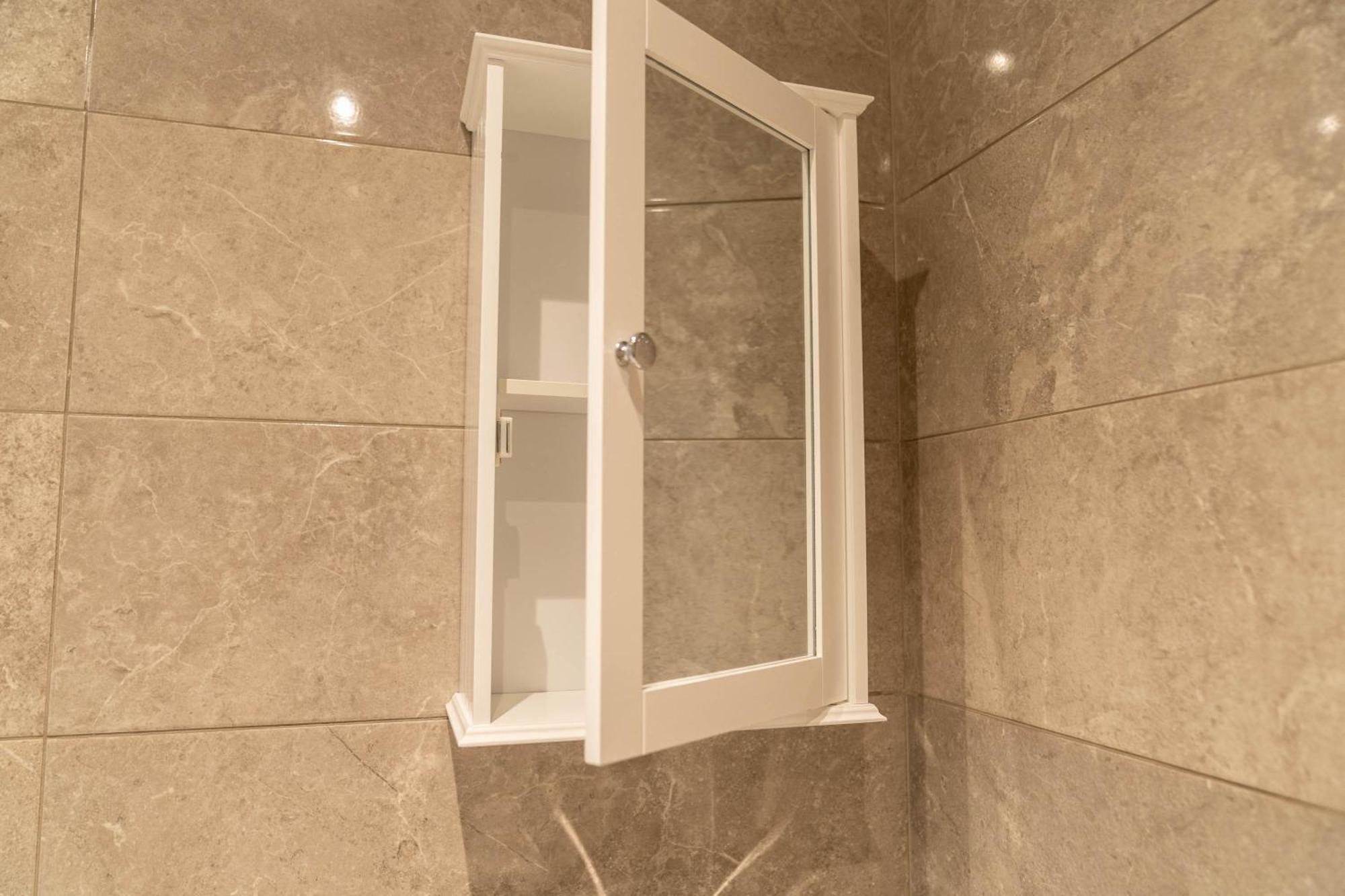 4 Bedroom House - Parking & Garden - Smart Tvs - Netflix - Wifi - Top Rated - 22Cg برمنغهام المظهر الخارجي الصورة